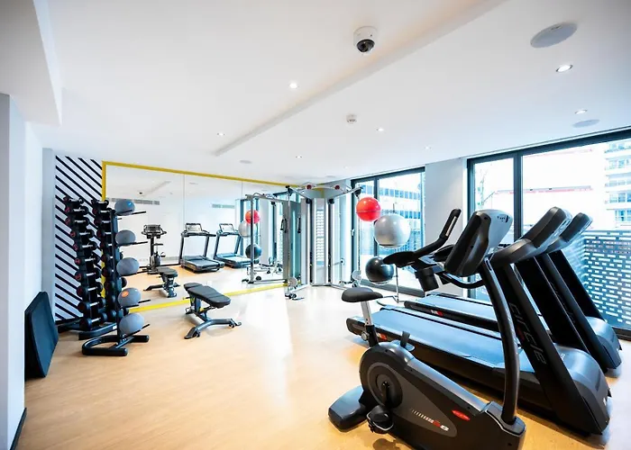 Staycity Aparthotels Paris La Defense